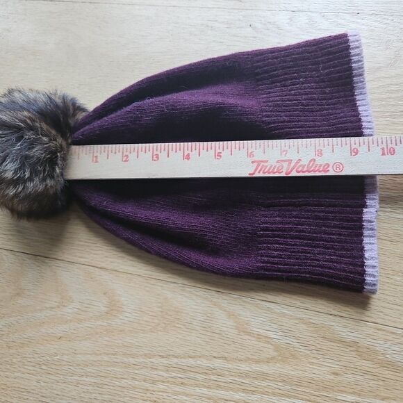 UGG Wool Cashmere Beanie Hat Burgundy Pom Pom Rib Knit Winter‎ Women’s - Picture 8 of 8